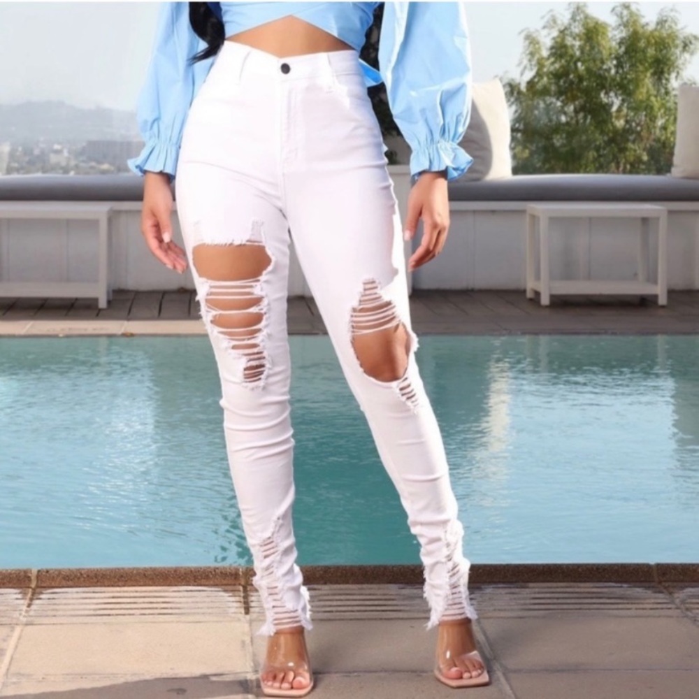 Cello distressed white ankle jeans size 5
